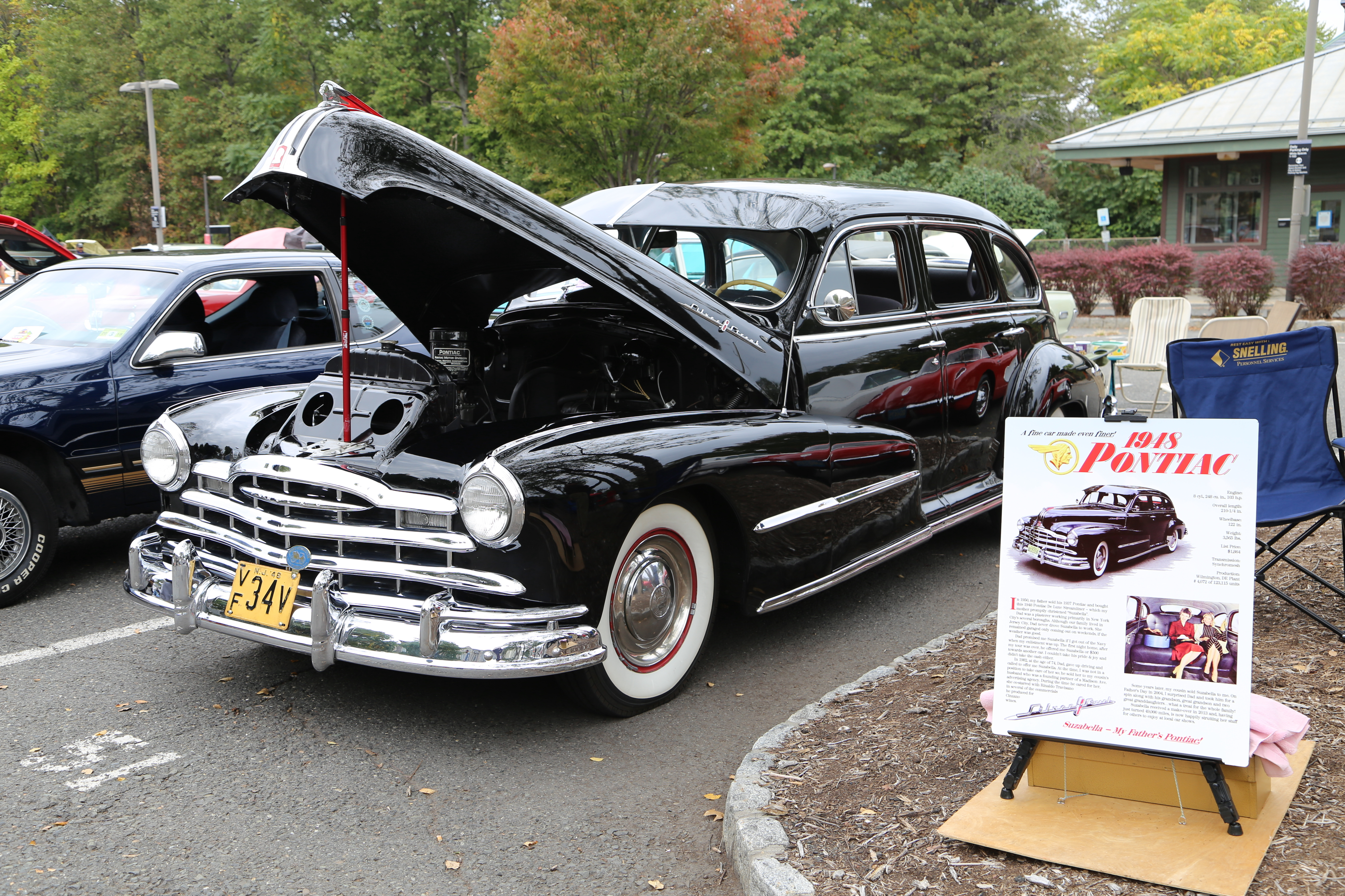 1948 Pontiac De Luxe Streamliner